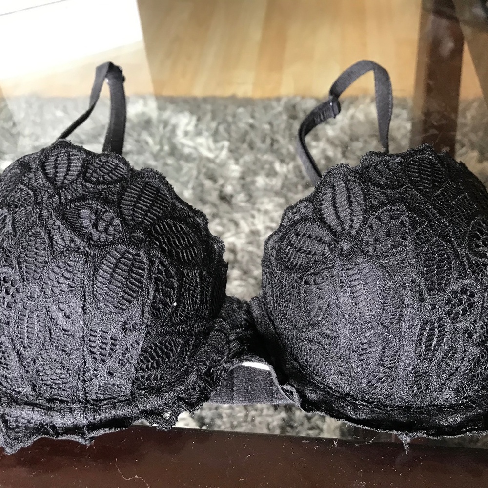 VICTORIA'S SECRET PINK CONVERTIBLE LACE BRA